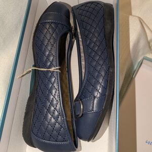 Cliffs by WHITE MOUNTAIN Navy Quilted Flats 7w